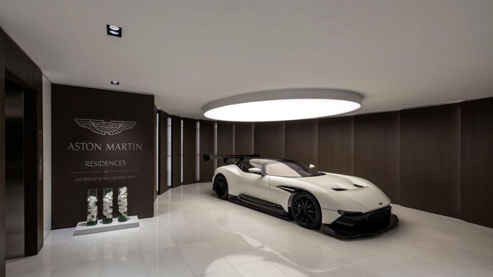 Residencias Aston Martin donde se muestra el Vulcan Aston Martin de fibra de carbono V12 de 7.0 litros y 820 bhp de la marca. EFE/Aston Martin Residences.