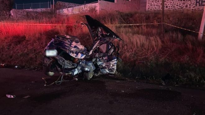 Trágico choque de Honda y Mitsubishi en la Querétaro San Luis, dejó tres muertos.