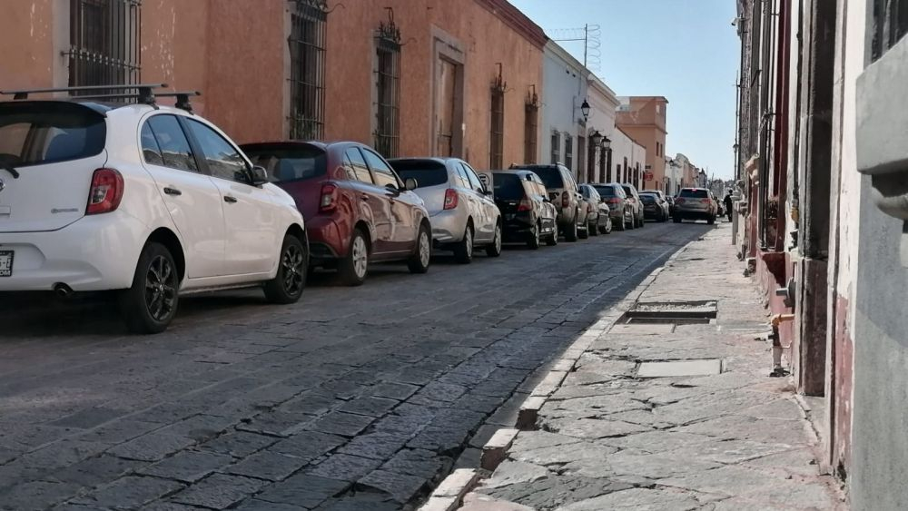 Deterioradas calles del centro histórico, se queja colectivo en Querétaro.