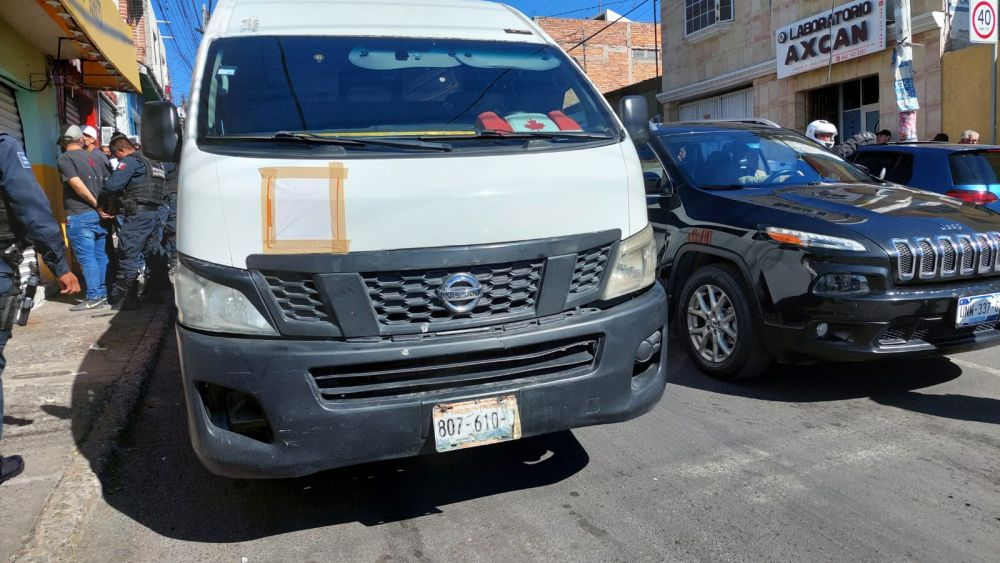 Detienen a agresores de periodistas y aseguran camionetas en Querétaro.