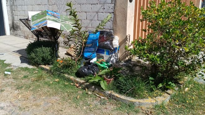 Se quejan en Jardines de San Juan de la falta de recolección de basura.