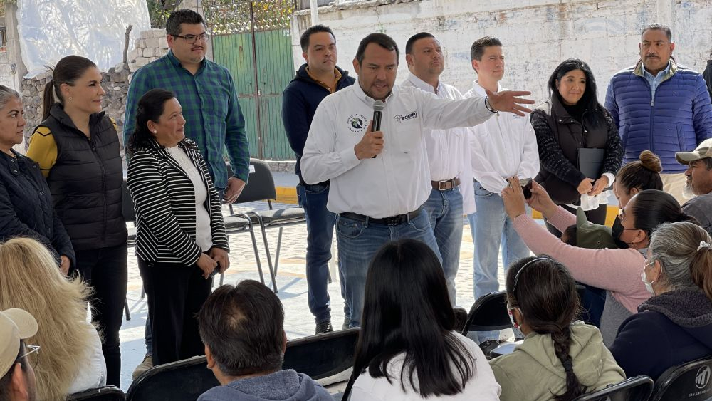 Roberto Cabrera entrega obra en Paso de Mata, San Juan del Río.