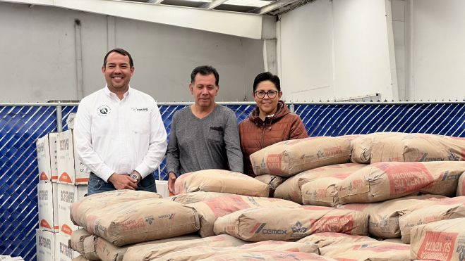 Alcalde Roberto Cabrera Valencia, entrega 36 toneladas de cemento para obras en comunidades de San Juan del Río, a través del programa social “Adelante mi querido San Juan”.