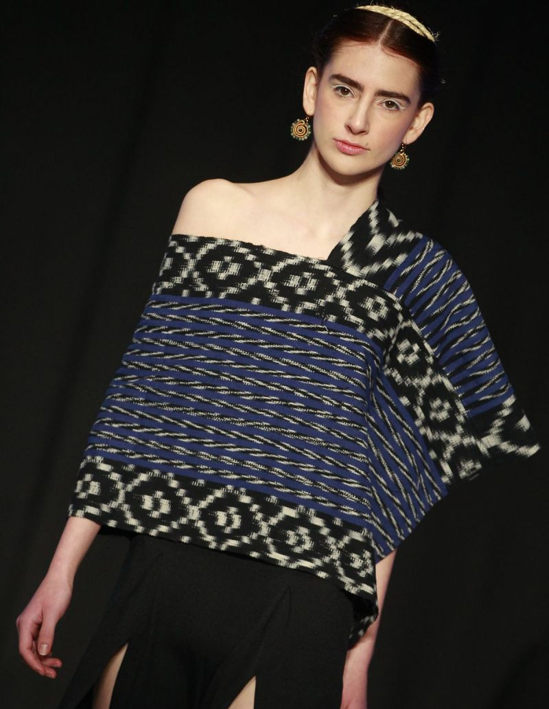 Diseñadora crea prendas con fibra de henequén para resaltar la mexicanidad. EFE/ Francisco Guasco.