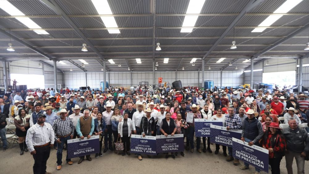 Gobierno de Kuri entrega apoyos agrícolas y ganaderos en San Juan del Río.