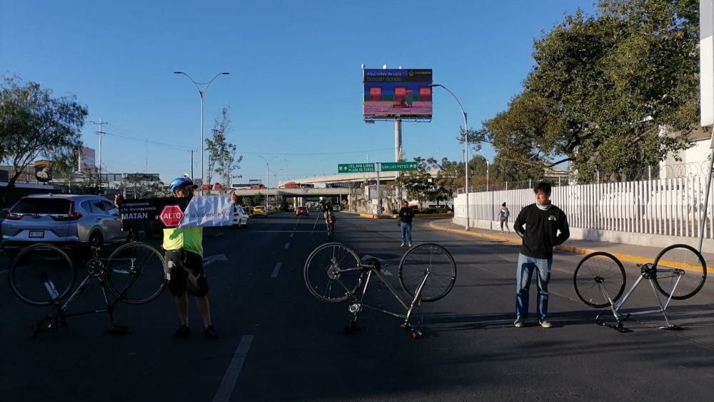 Protestan por peligro hacia ciclistas y peatones.