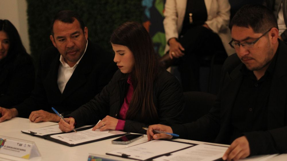 DIF municipal firma convenio de colaboración con ayuntamiento de San Juan del Río.