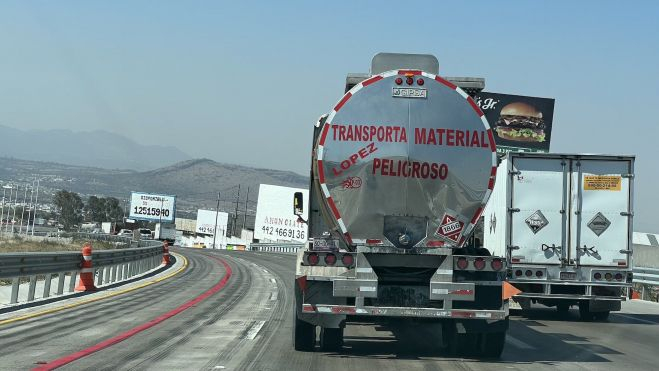 Operativo radar 'frena' al transporte de carga en la México Querétaro.