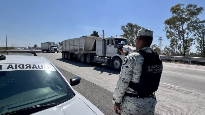 Operativo radar 'frena' al transporte de carga en la México Querétaro.