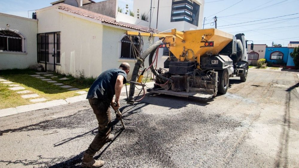 Roberto Cabrera abandera mejoramiento de calles en San Juan del Río.