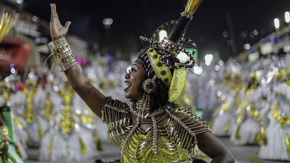 El primer carnaval pleno tras la pandemia pondrá a bailar a 46 millones de personas en Brasil. EFE/Antonio Lacerda.