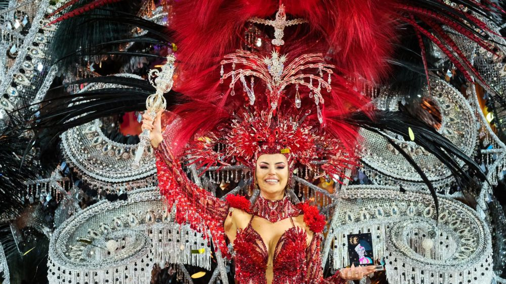Lola Ortiz, primera Reina de la era internacional del Carnaval de Las Palmas. EFE/Angel Medina G.