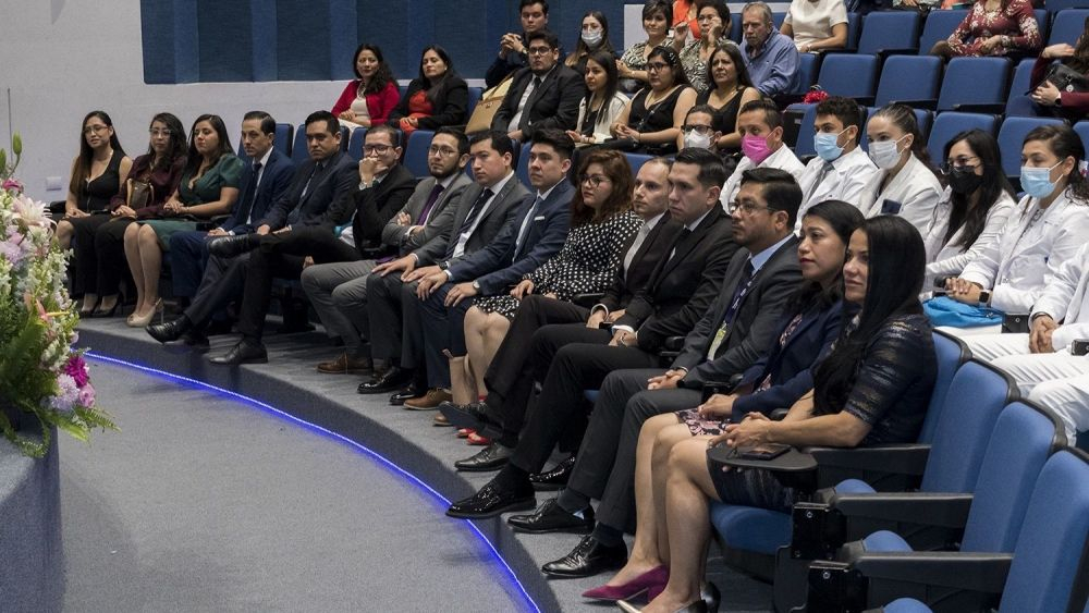 Encabeza Secretaria de Salud ceremonia con Médicos Especialistas del Hospital General de Querétaro.