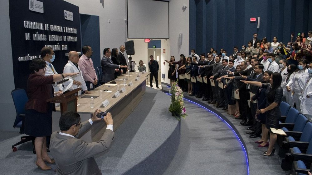 Encabeza Secretaria de Salud ceremonia con Médicos Especialistas del Hospital General de Querétaro.