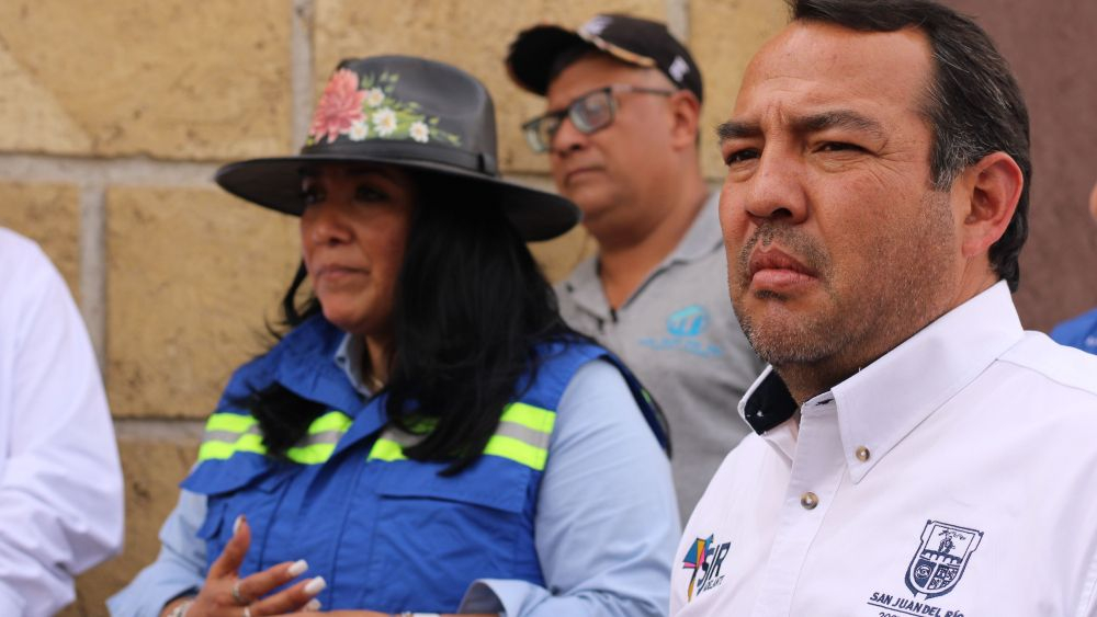 Roberto Cabrera recorre Villas del Pedregal para obras viales. 