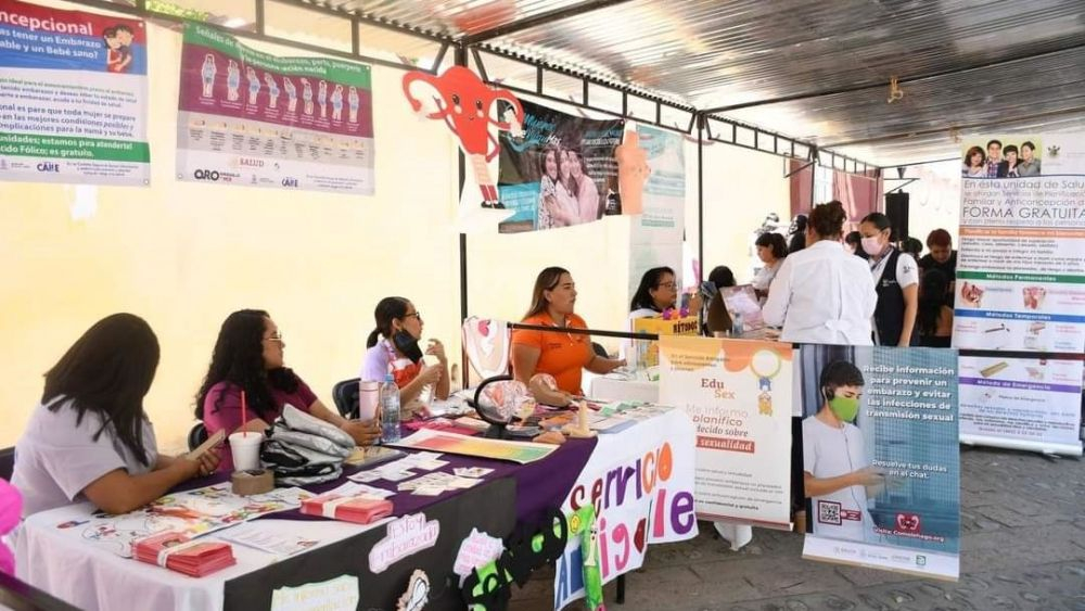 Realizan Feria de la Salud de la Mujer en Jalpan de Serra.