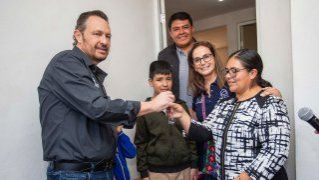 Kuri entrega viviendas del programa "Contigo Todos Avanzamos" en Querétaro.
