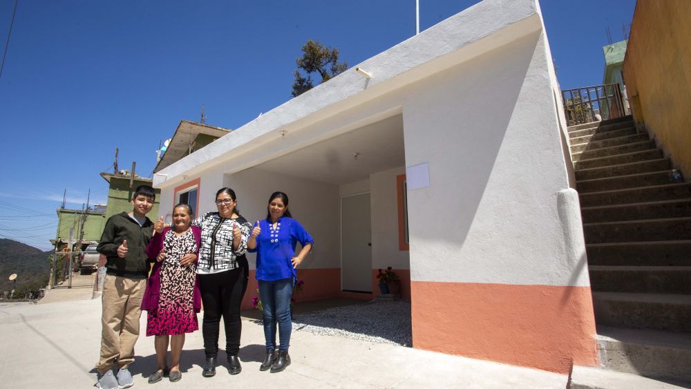 Kuri entrega viviendas del programa "Contigo Todos Avanzamos" en Querétaro.