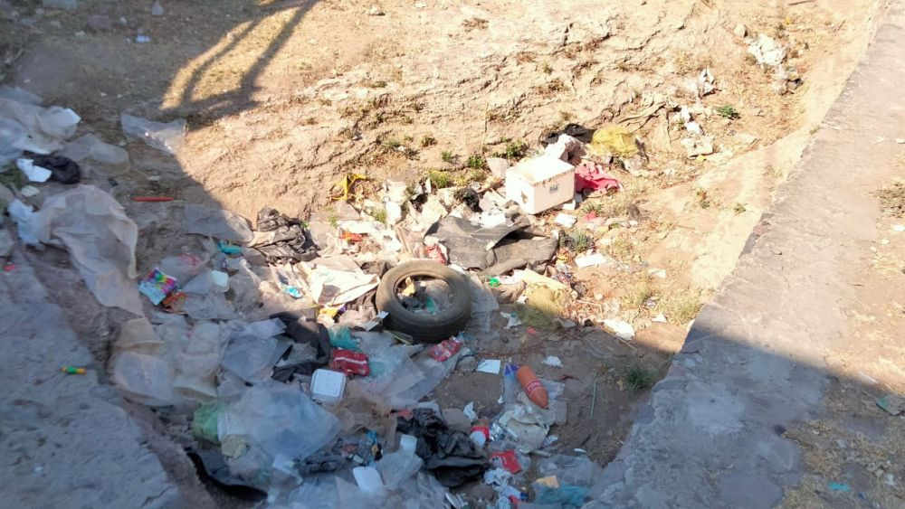 Denuncian tiradero de basura en zona oriente de San Juan del Río.