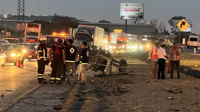 Autobús ETN y vehículo causan fatal accidente en la México Querétaro. FOTOS: MARTIN GARCIA