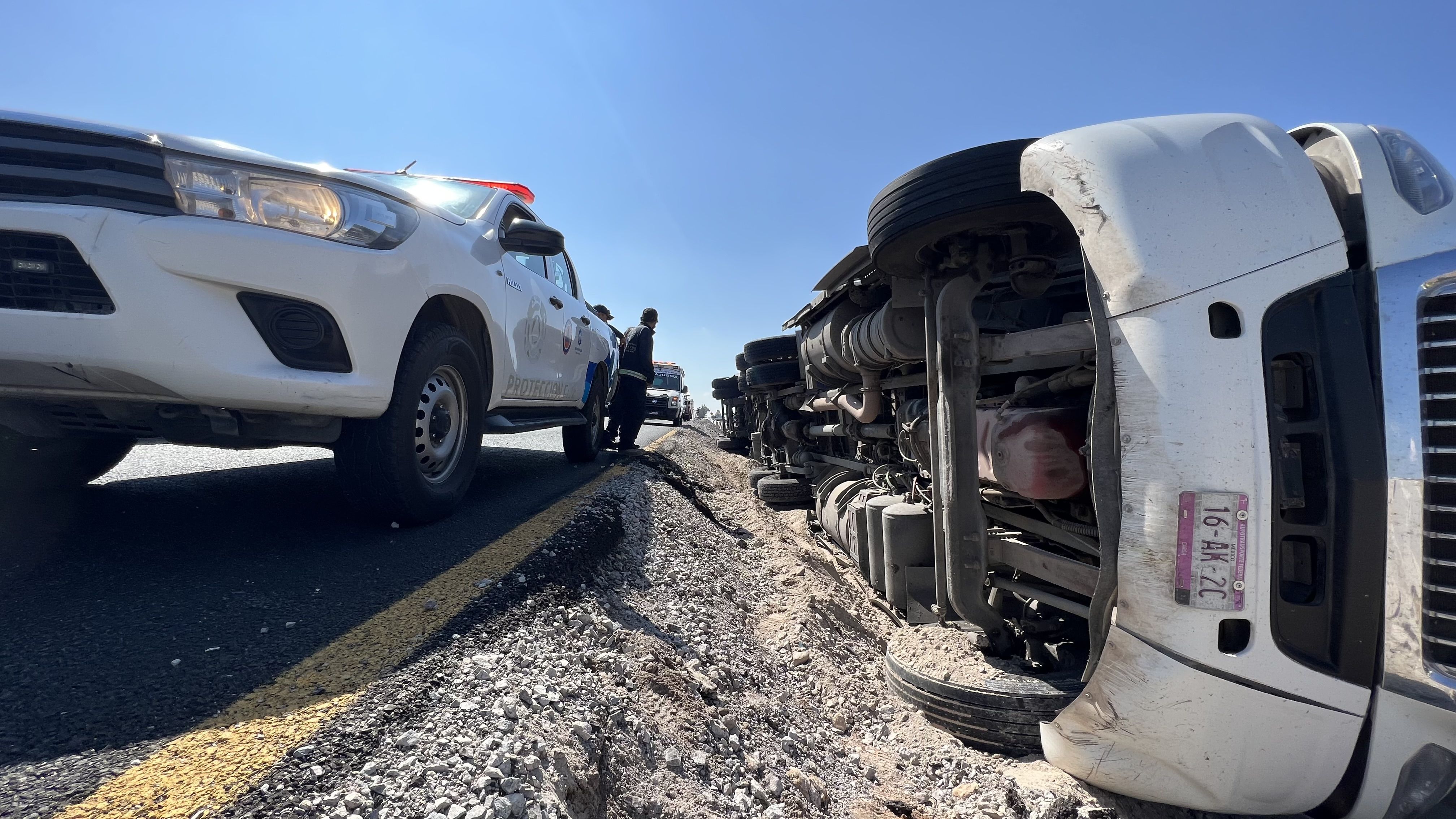 Accidente De Tráiler Con Carga De Mangos En La Autopista México Q 6020