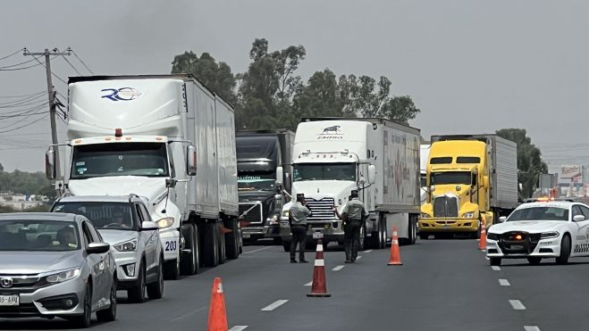 Accidente mortal en carretera México Querétaro provoca caos vehicular.