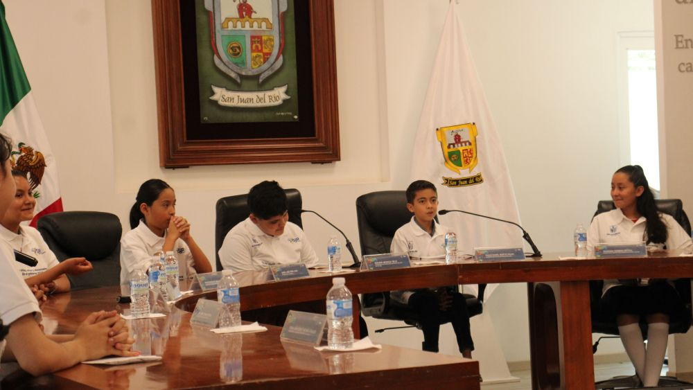 Niñas, niños, y adolescentes realizan Sesión de Cabildo en San Juan del Río.