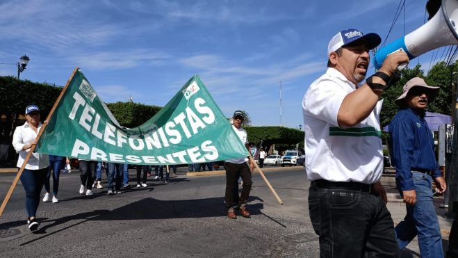 Trabajadores exigen cumplir demandas laborales en San Juan del Río.