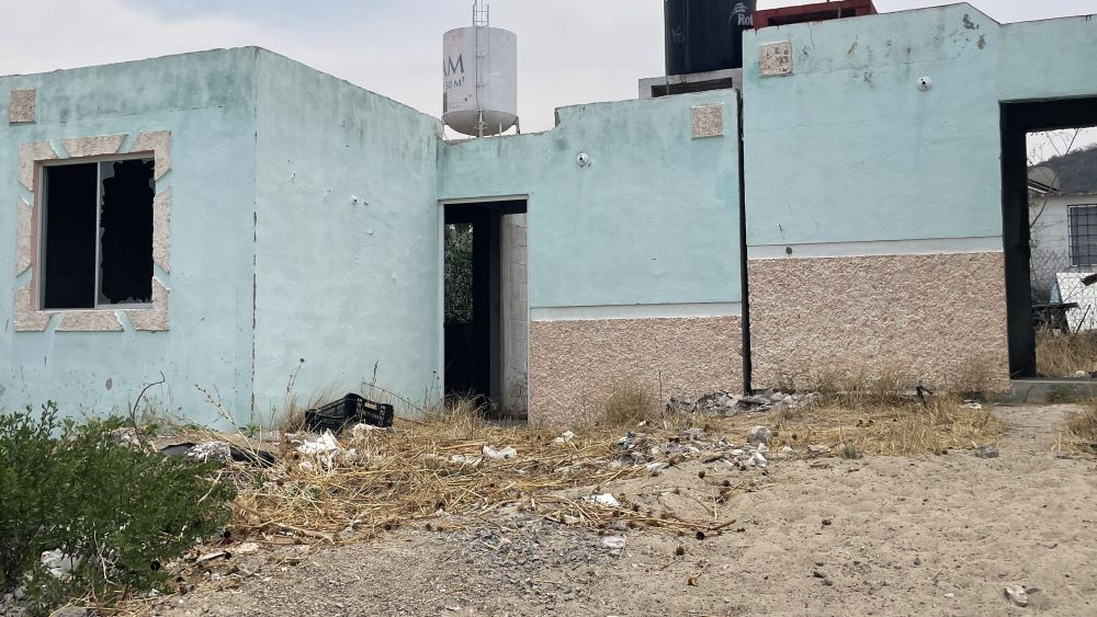 Casas abandonadas, refugio delincuencial y de adictos en Villas Fundadores, de San Juan del Río.