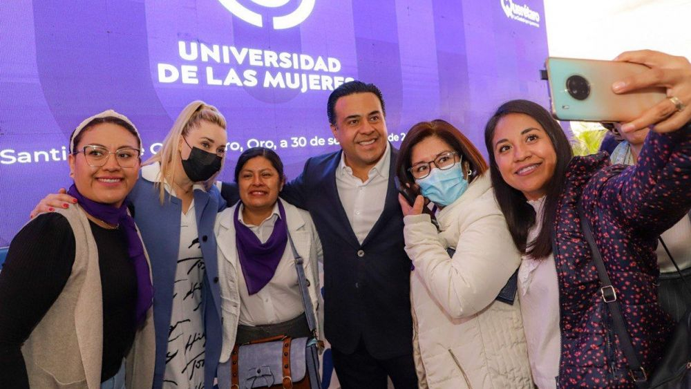 En Querétaro, Luis Nava destacada programas para mujeres y madres de familia.