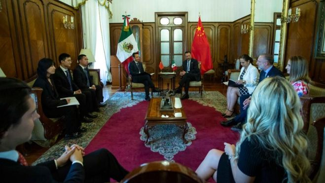 Gobernador de Querétaro y Embajador de China exploran oportunidades de inversión y colaboración.