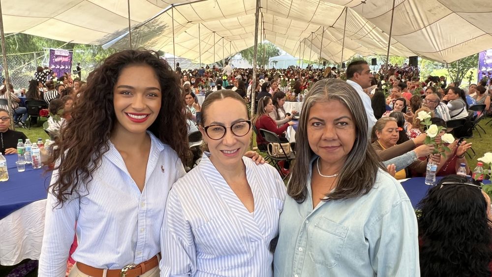 Diputados de San Juan del Río celebra a las Madres en evento multitudinario.