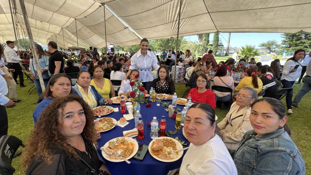 Diputados de San Juan del Río celebra a las Madres en evento multitudinario.