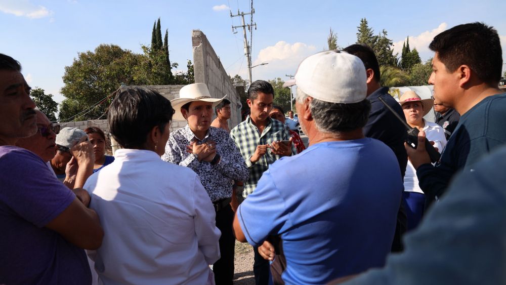 La presidenta municipal de Polotitlán, Tere Bárcenas, acudió al lugar para atender las necesidades de la gente afectada. FOTOS: LESLYE APARICIO