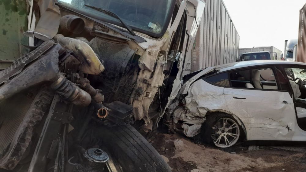 Caos Vehicular en la Autopista México-Querétaro Tras Accidente Múltiple Involucrando a Tesla y Seis Tráileres".