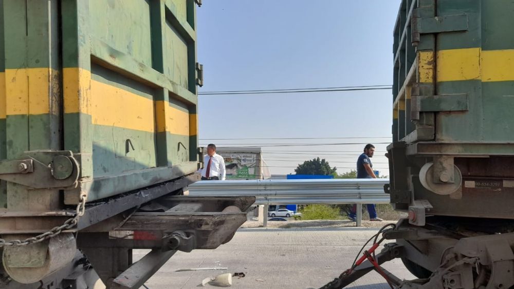 Caos Vehicular en la Autopista México-Querétaro Tras Accidente Múltiple Involucrando a Tesla y Seis Tráileres".