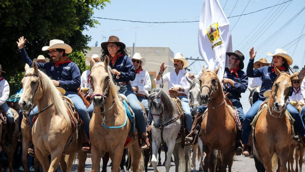 San Juan del Río: Un desfile de unidad en la Cabalgata de la Amistad 2023.