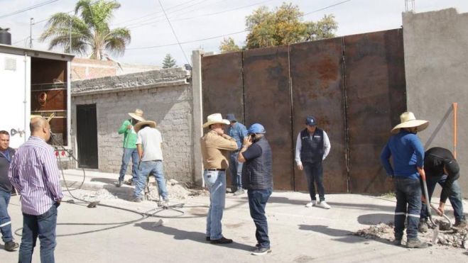 Desmantelan red clandestina de agua potable en Querétaro.
