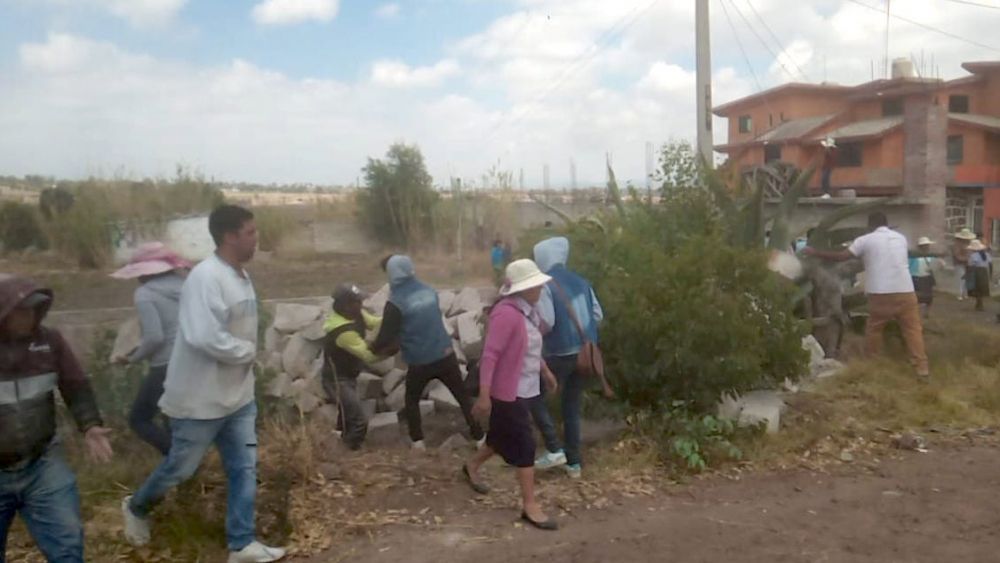 Vecinos de La Estancia en Aculco reclaman derecho de paso ante inacción municipal.