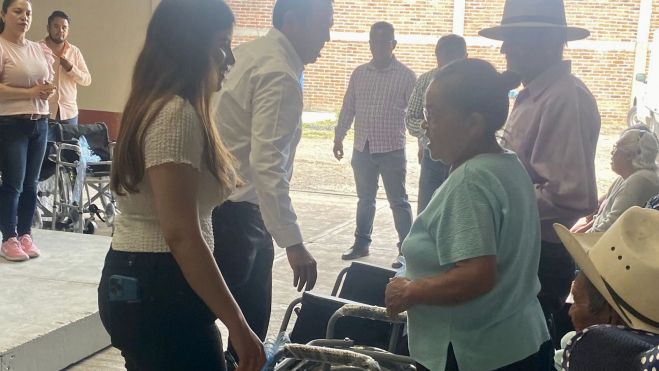 Beneficia DIF San Juan del Río a adultos mayores con equipos funcionales.