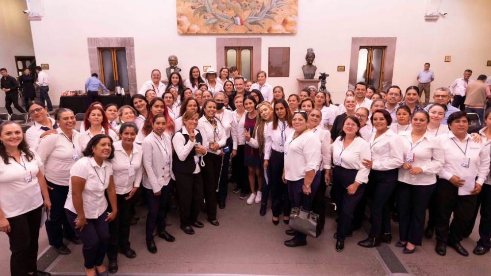 Gobernador reconoce el papel de las mujeres en el transporte público de Querétaro.