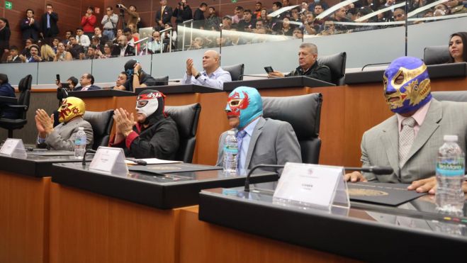 Entrega el Senado reconocimientos a figuras de la lucha libre mexicana.