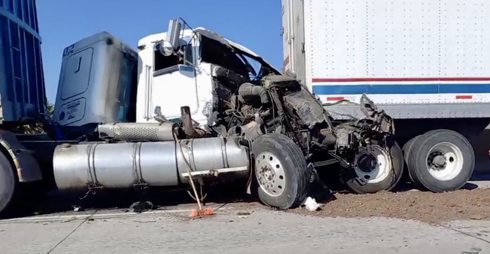 Choque De Tráiler Paraliza Tráfico En La Autopista México Queréta...