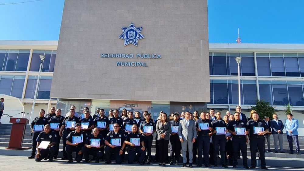 Entregan reconocimientos a 41 policías de Corregidora.