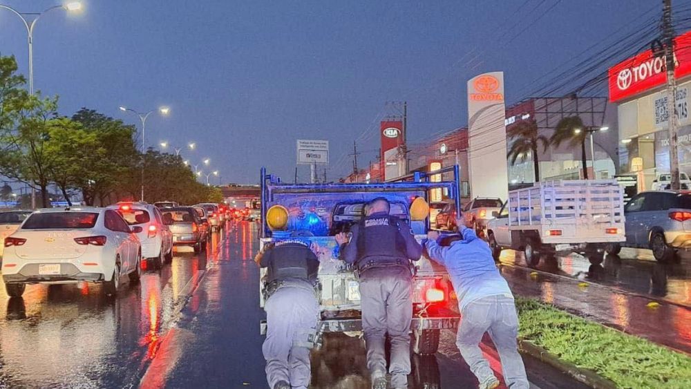 Atiende Protección Civil afectaciones tras lluvias intensas en Querétaro.