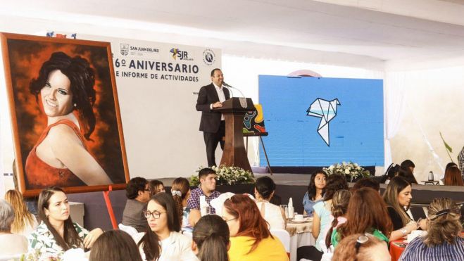 Alcalde de San Juan del Río destaca impacto de fundación 'Chabely' en el municipio.