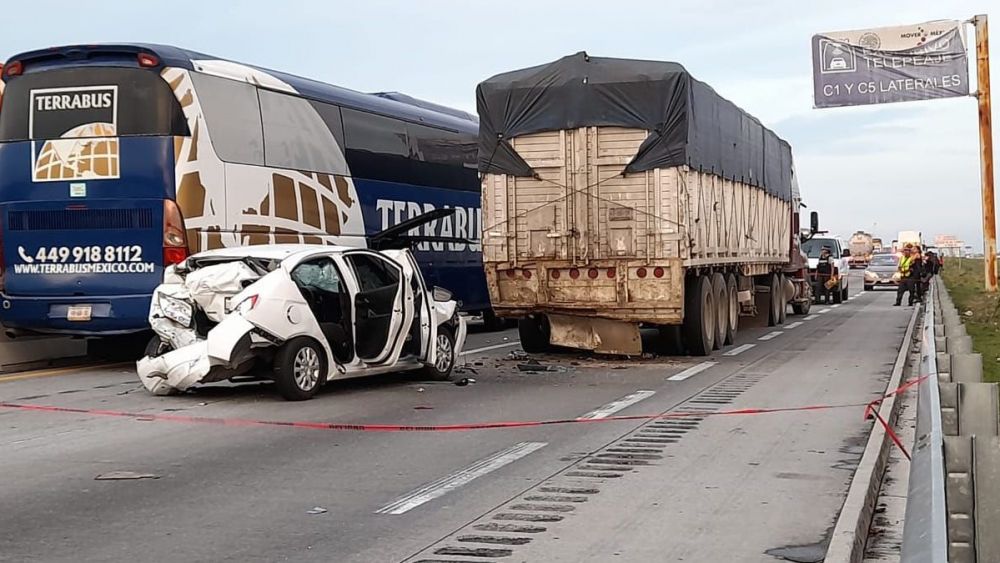 Accidente mortal por exceso de velocidad de autobús en macrolibramiento Apaseo-Palmillas.