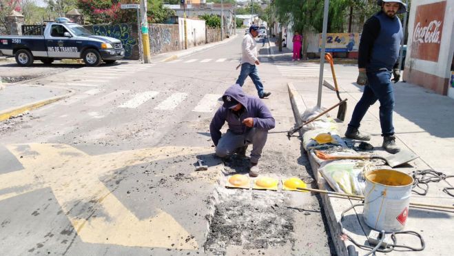 Continúan trabajos de rehabilitación en calles de San Juan del Río.