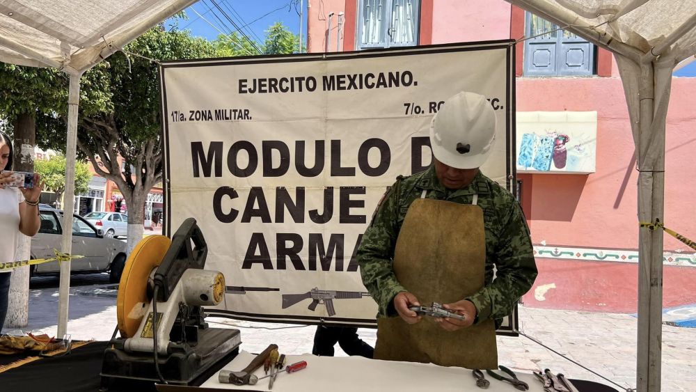 Anuncian campaña de canje de armas por electrodomésticos en Pedro Escobedo.