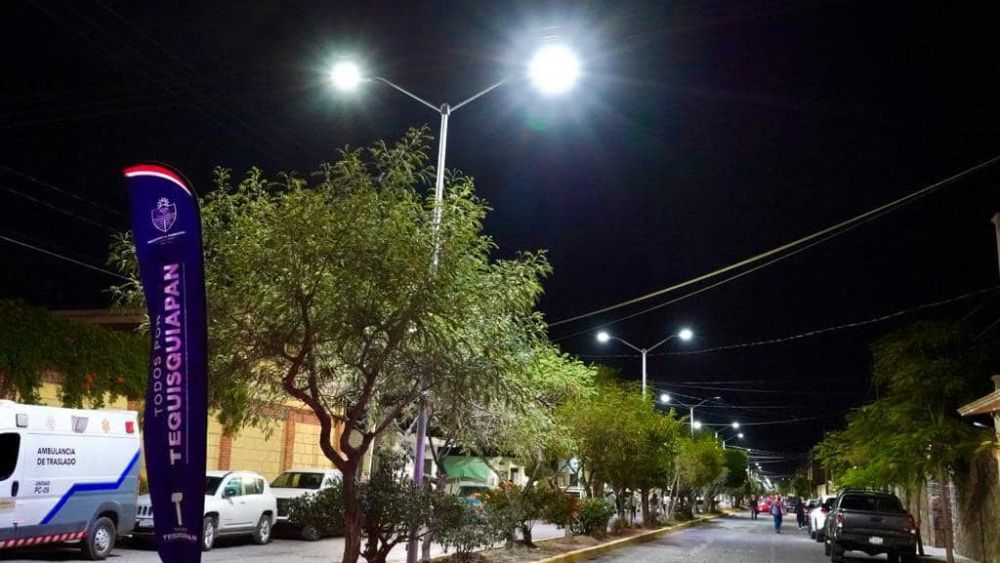 Alcalde de Tequisquiapan inaugura sistema de alumbrado en calle Luis Donaldo.
